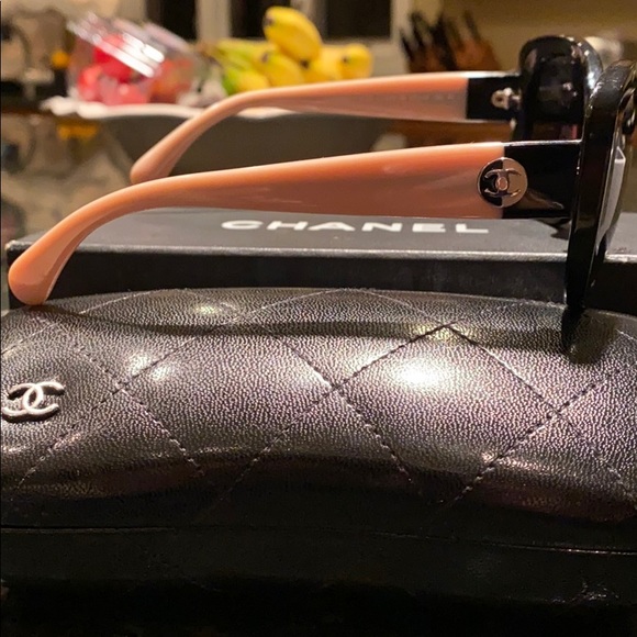 Chanel sunglasses - Picture 5 of 6